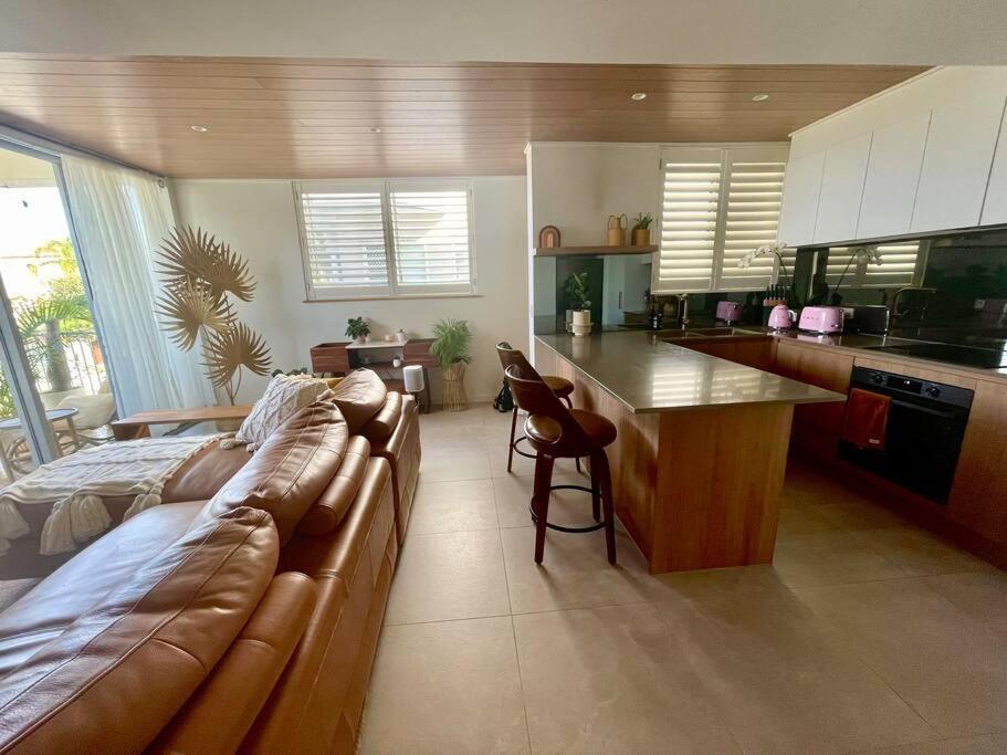 Apartamento Chic Beachside Getaway 2Br 2Bath Fully Equipped Gold Coast Exterior foto
