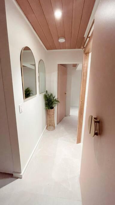 Apartamento Chic Beachside Getaway 2Br 2Bath Fully Equipped Gold Coast Exterior foto