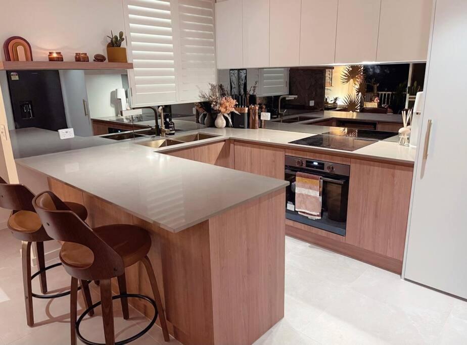 Apartamento Chic Beachside Getaway 2Br 2Bath Fully Equipped Gold Coast Exterior foto