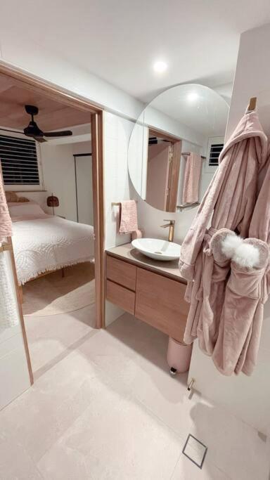 Apartamento Chic Beachside Getaway 2Br 2Bath Fully Equipped Gold Coast Exterior foto