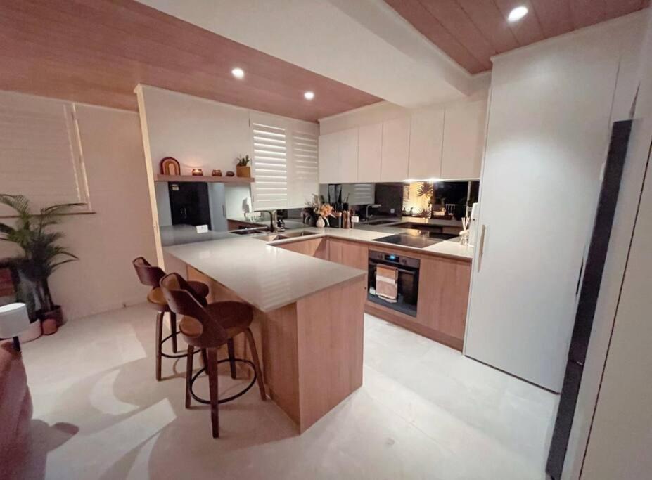 Apartamento Chic Beachside Getaway 2Br 2Bath Fully Equipped Gold Coast Exterior foto