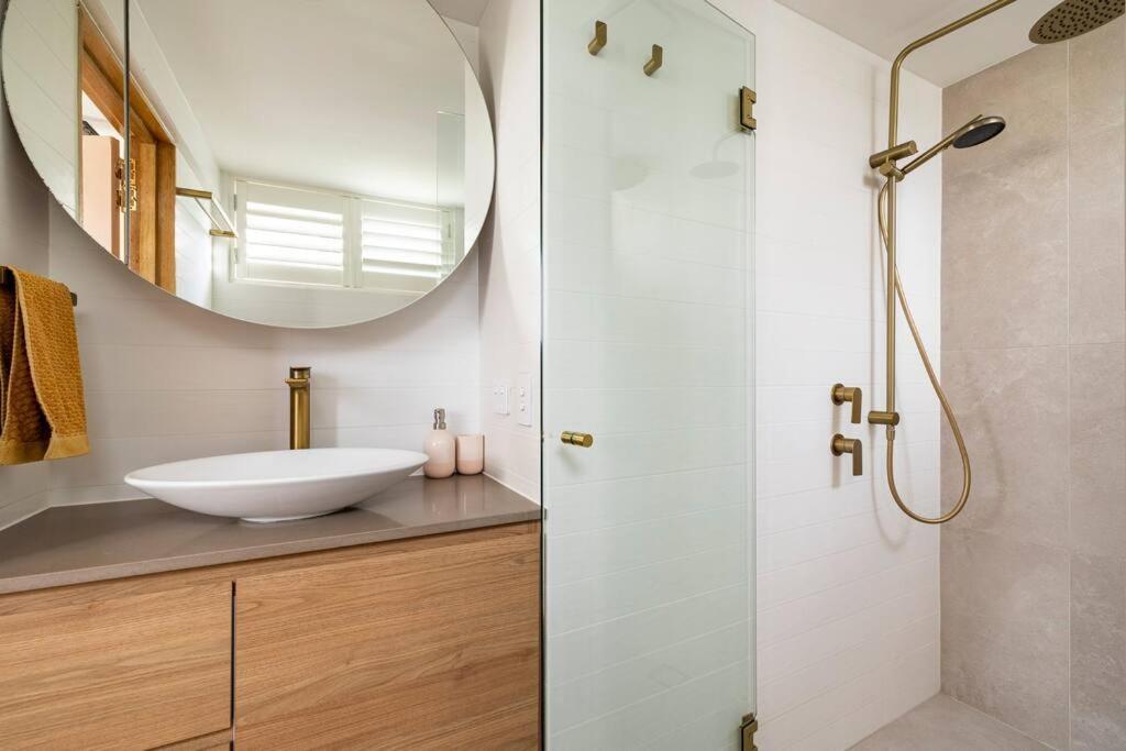 Apartamento Chic Beachside Getaway 2Br 2Bath Fully Equipped Gold Coast Exterior foto