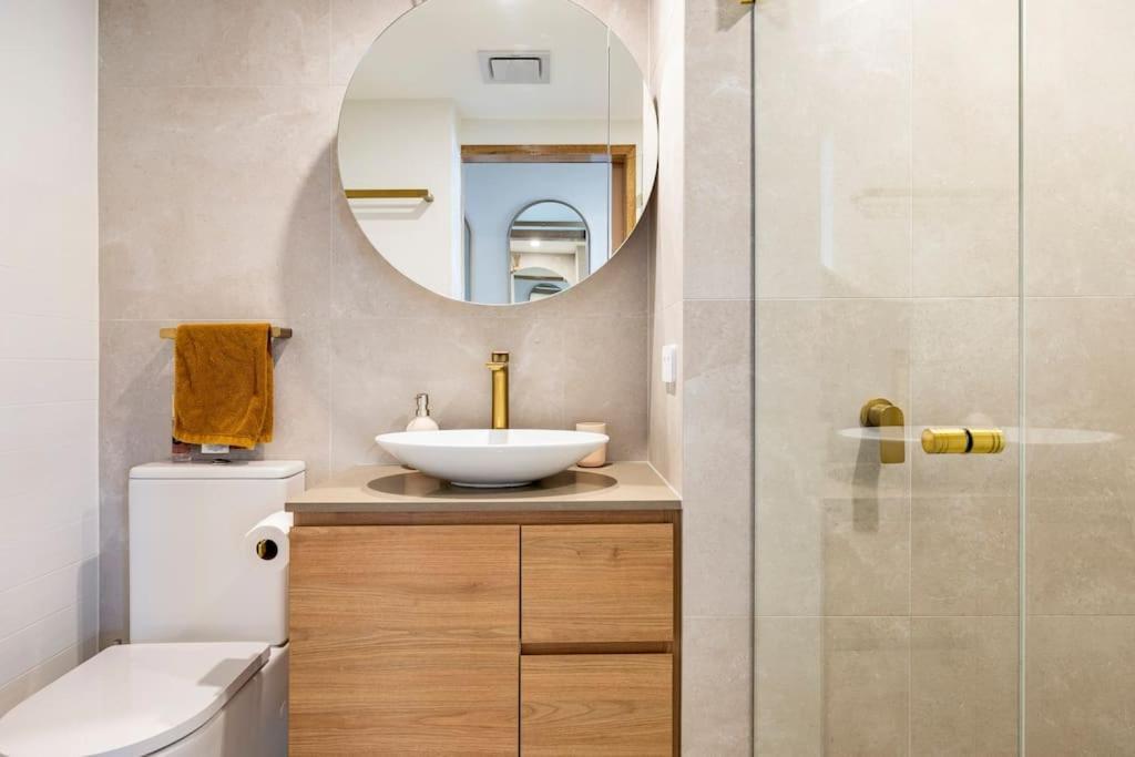 Apartamento Chic Beachside Getaway 2Br 2Bath Fully Equipped Gold Coast Exterior foto