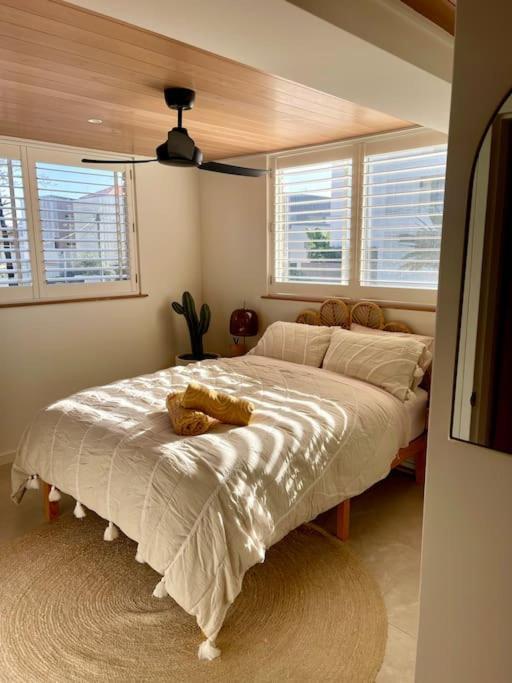 Apartamento Chic Beachside Getaway 2Br 2Bath Fully Equipped Gold Coast Exterior foto