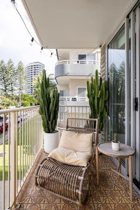 Apartamento Chic Beachside Getaway 2Br 2Bath Fully Equipped Gold Coast Exterior foto