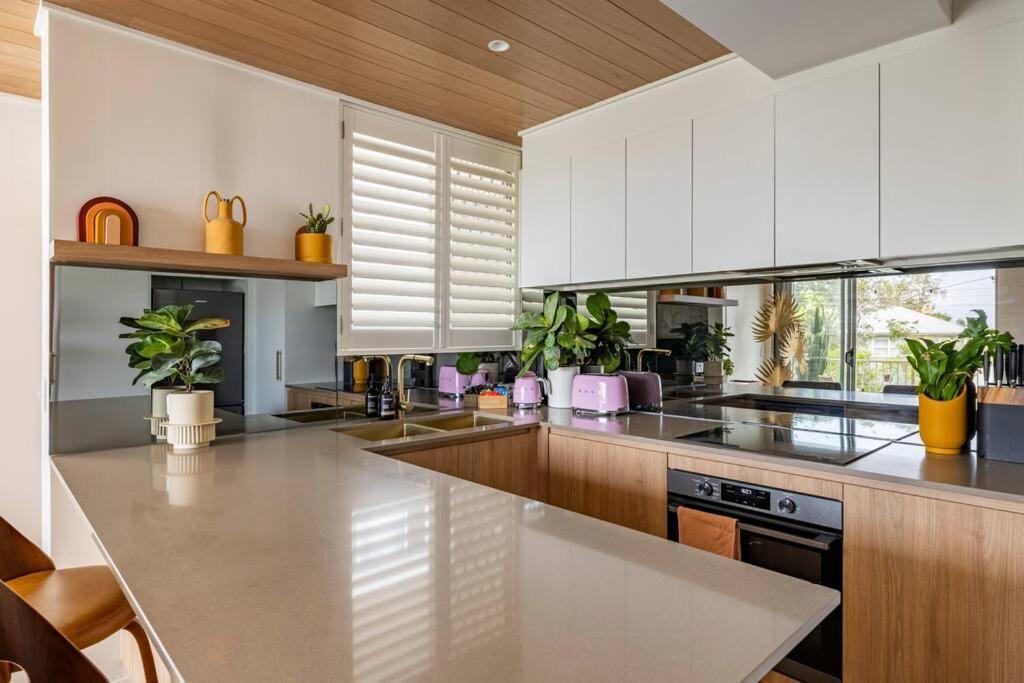 Apartamento Chic Beachside Getaway 2Br 2Bath Fully Equipped Gold Coast Exterior foto