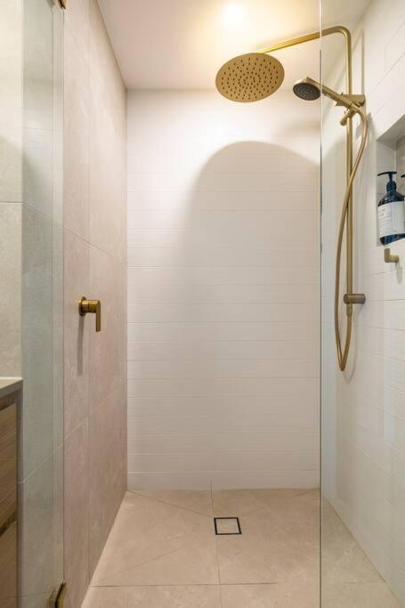 Apartamento Chic Beachside Getaway 2Br 2Bath Fully Equipped Gold Coast Exterior foto