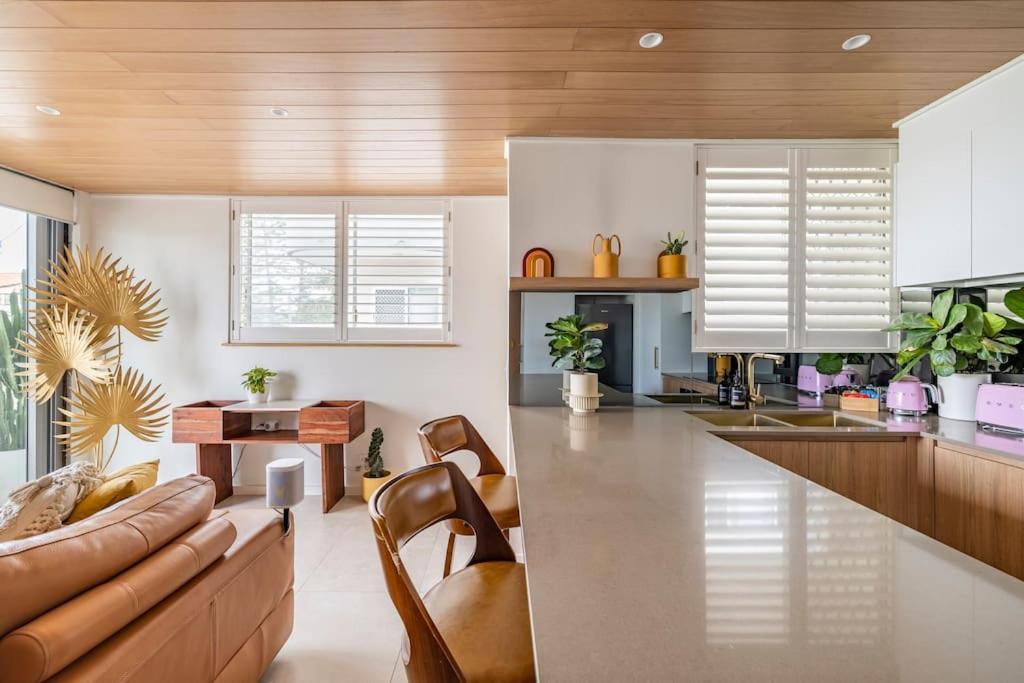 Apartamento Chic Beachside Getaway 2Br 2Bath Fully Equipped Gold Coast Exterior foto