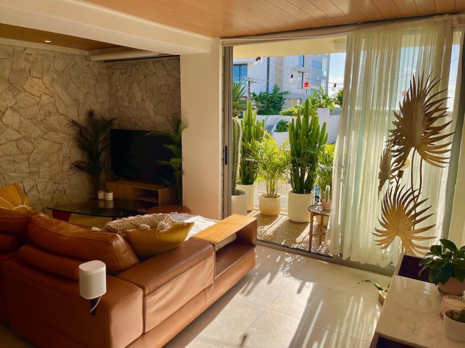 Apartamento Chic Beachside Getaway 2Br 2Bath Fully Equipped Gold Coast Exterior foto