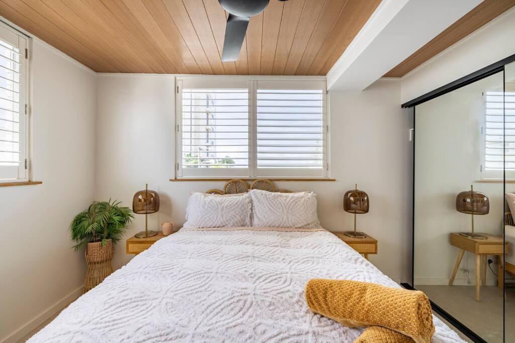 Apartamento Chic Beachside Getaway 2Br 2Bath Fully Equipped Gold Coast Exterior foto